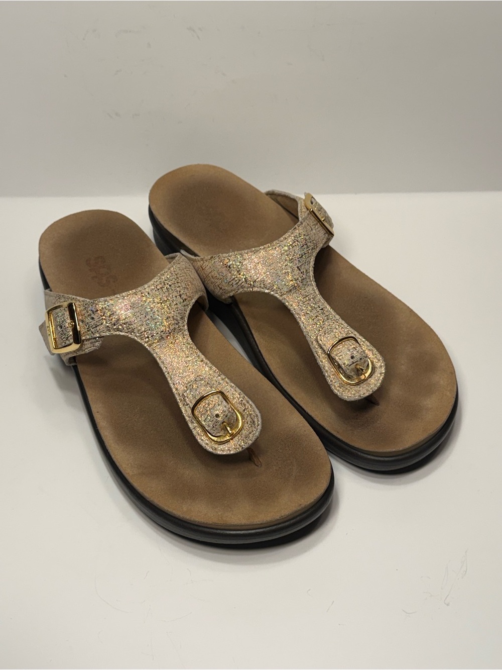 SAS Sanibel Metallic Shiny Gold Thong Sandals size 8